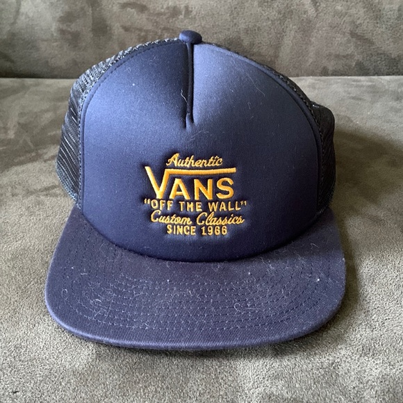 Vans Other - Vans trucker hat